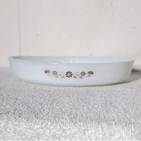 Vintage  Dynaware Pyr-O-Rey Brown Daisy Shallow Oval Milk Glass Casserole Dish - Picture 1 of 10